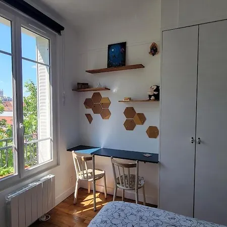 Lovely Bright With Great Transport Access Apartment