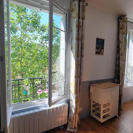 Lovely Bright With Great Transport Access Apartment *