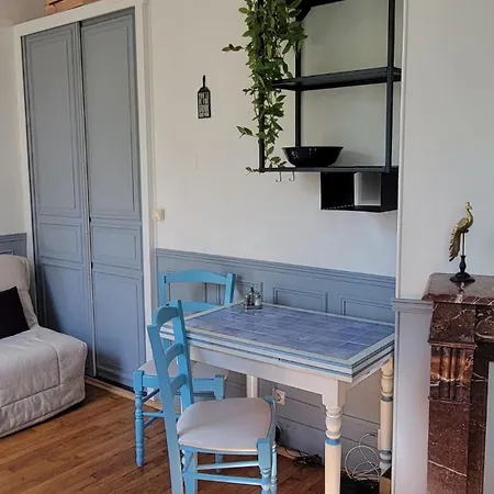 Lovely Bright With Great Transport Access Apartment Paris