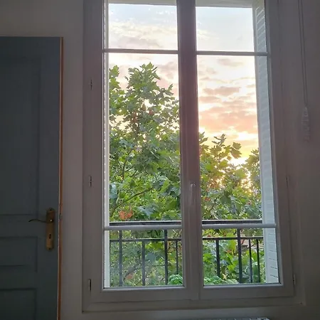 Lovely Bright With Great Transport Access Paris